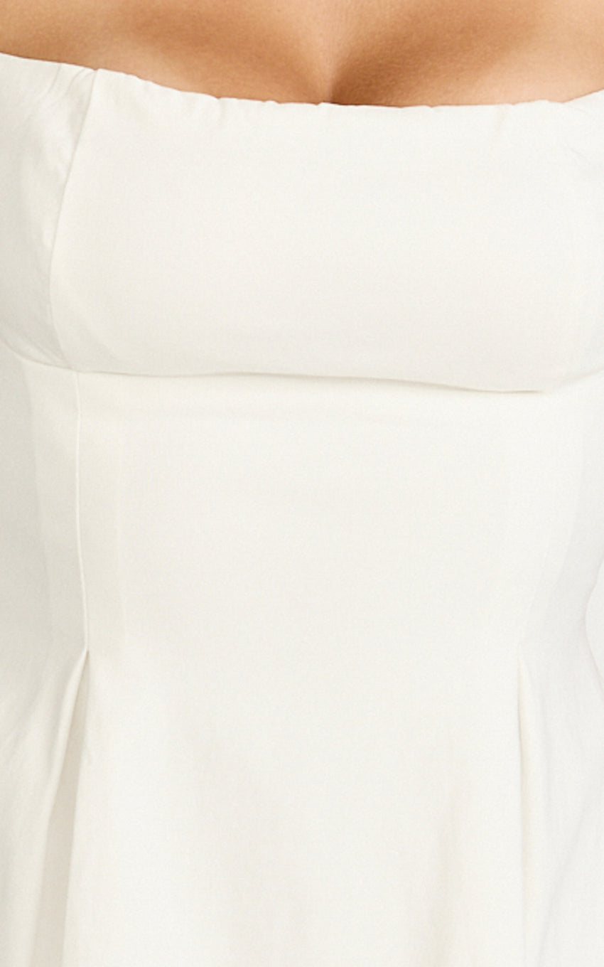 showpo ida mini dress What do you think?! Lmk!! dress is @Showpo. #graddress #whitedress #minidress #bridaldress