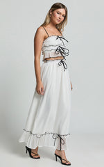 Jaden Top - Gathered Contrast Tie Detail Top in Cream